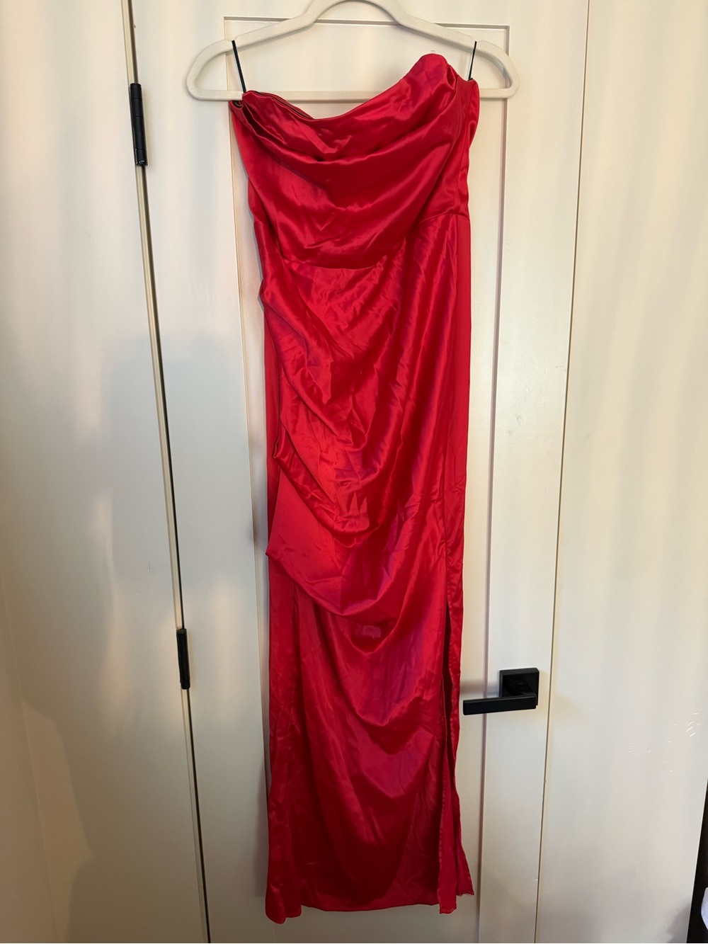 Elegant Red Strapless Satin Evening Dress